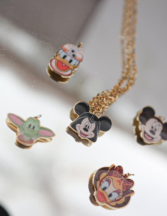 Single charm star friend necklace