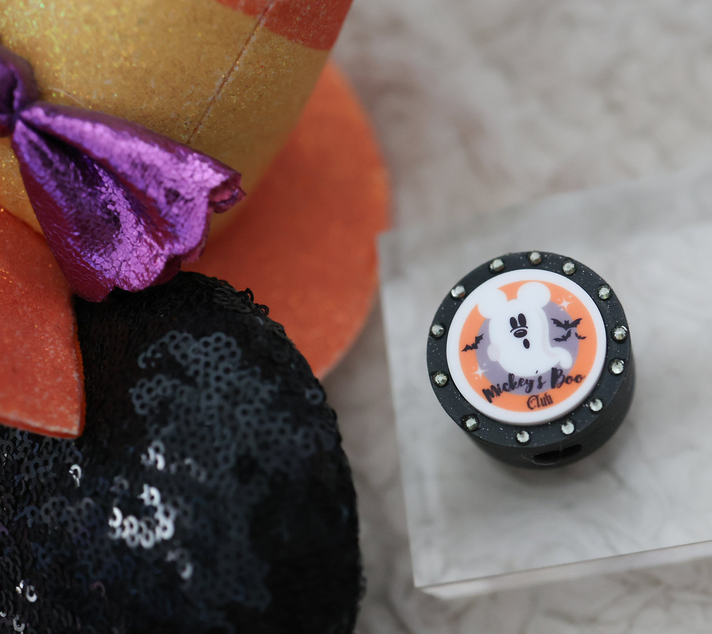 Boo club topper